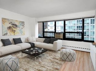 350 W. Oakdale, Chicago, IL 60657