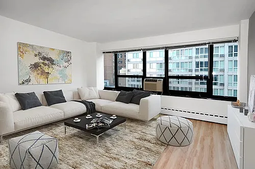 350 W. Oakdale Photo 1