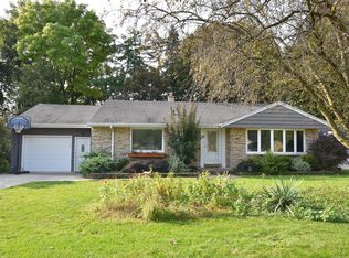 N86W17085 Hillcrest Dr, Menomonee Falls, WI 53051