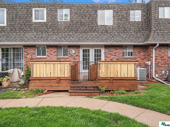 2318 Benson Gardens Blvd, Omaha, NE 68134