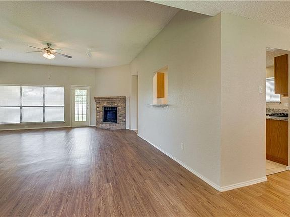 5th image of 724 Whitewing Dr