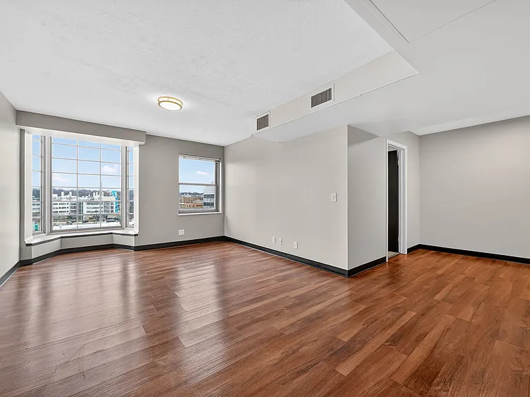 Commodore Place — Photo 6