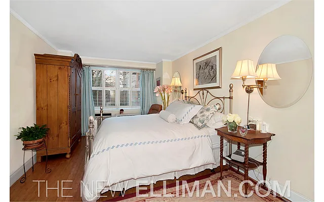 Sold by Douglas Elliman | media 14