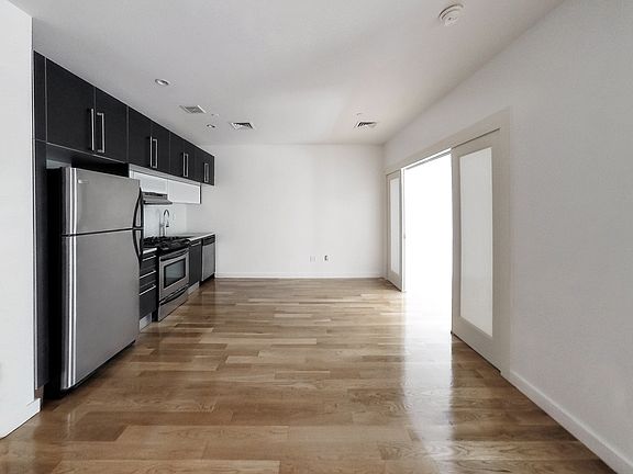 5th image of 25 Montrose Ave APT 201