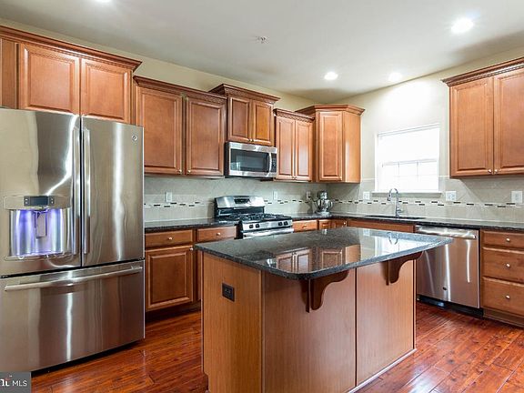 2nd image of 1006 Pultney Ln