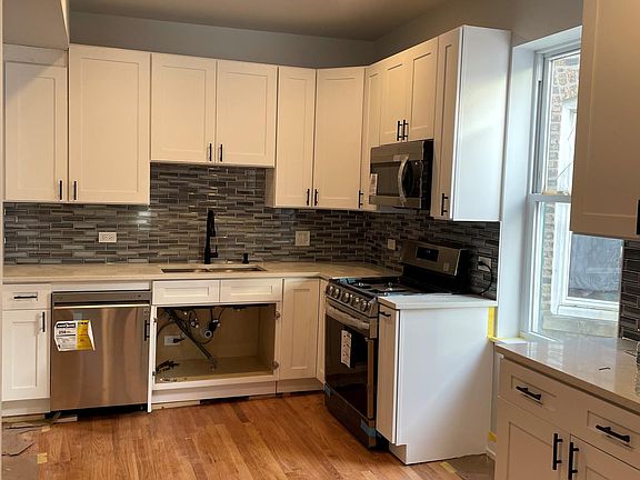 2nd image of 4948 N Albany Ave #1