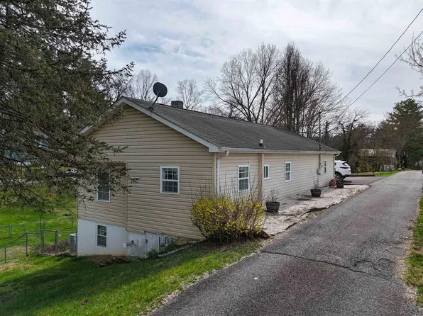 703 2nd St, Radford, VA 24141