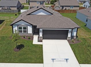 1414 Bluebonnet Pl, Shelbyville, IN 46176