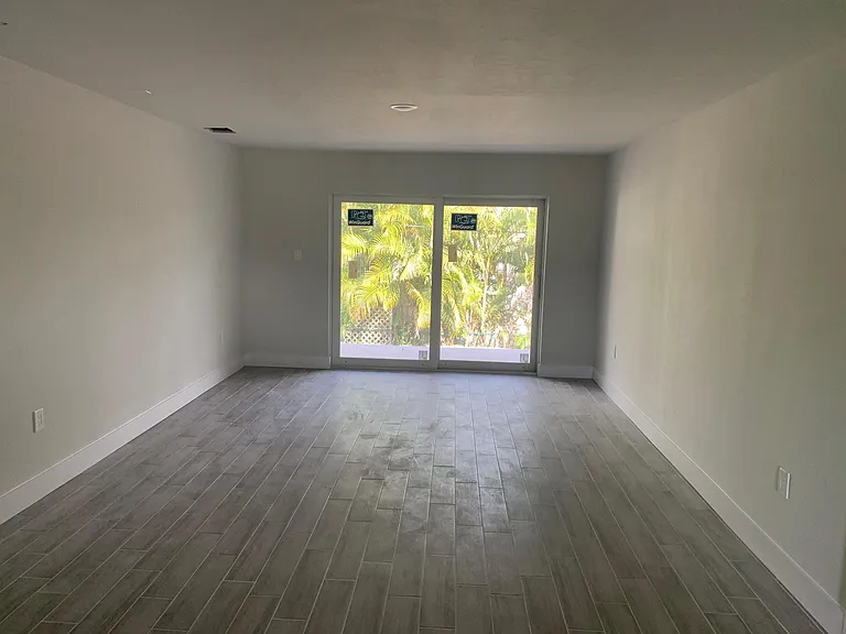 2841 Broadway — Photo 6