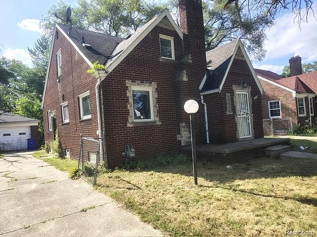 1st image of 19399 Revere St