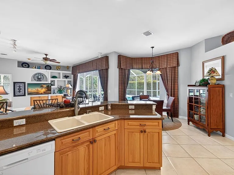 9550 Cedar Creek Dr — Photo 8