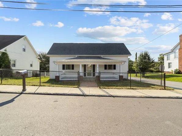 110 S Stephens St, Pilot Mtn, NC 27041