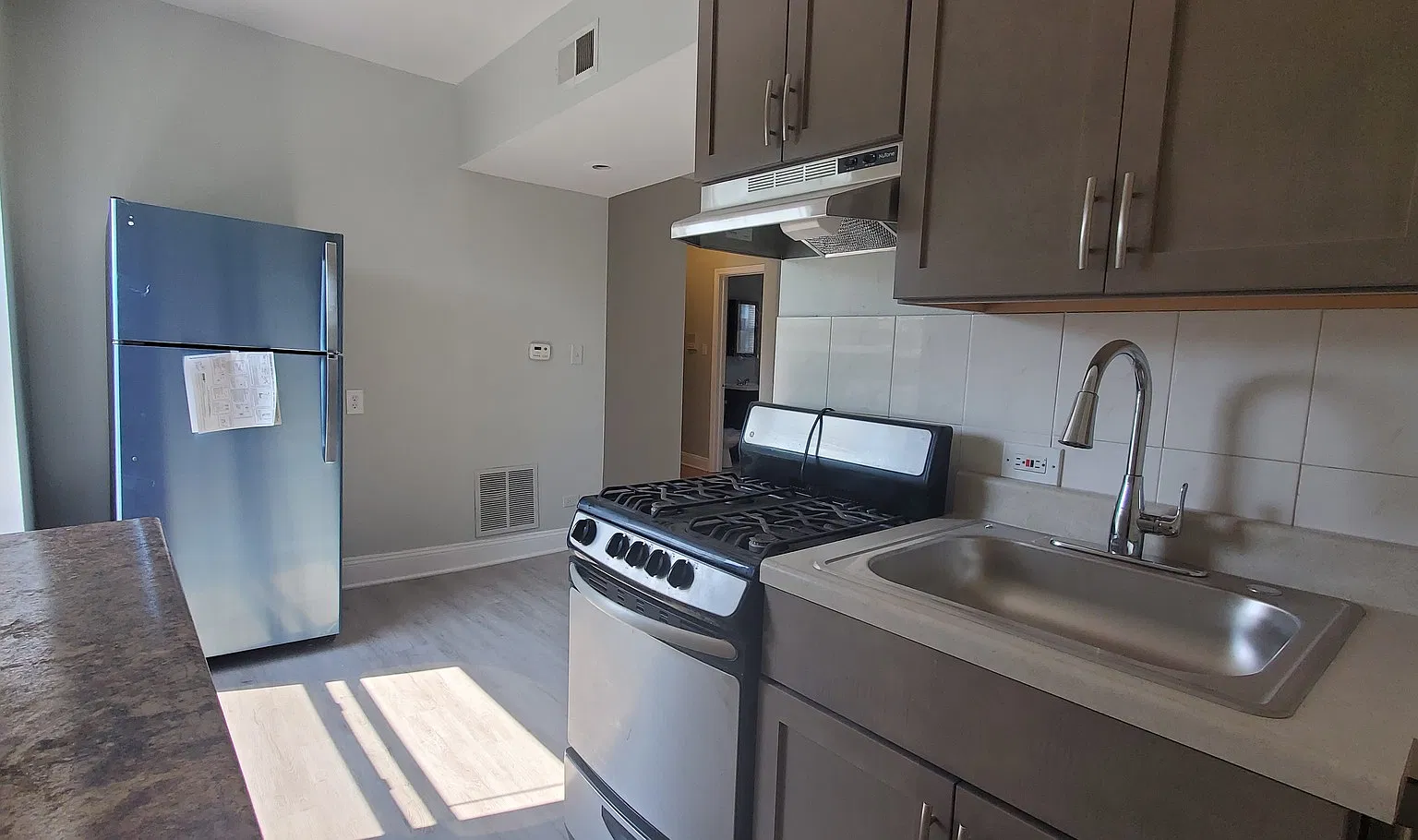 1 bed, 700 sqft, $1,375 — Photo 3