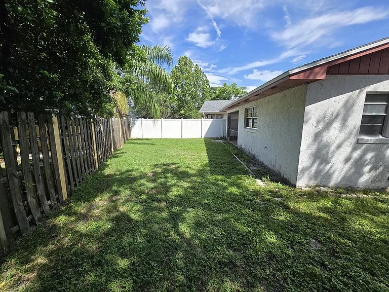 10615 Wyndcliff Dr — Photo 15