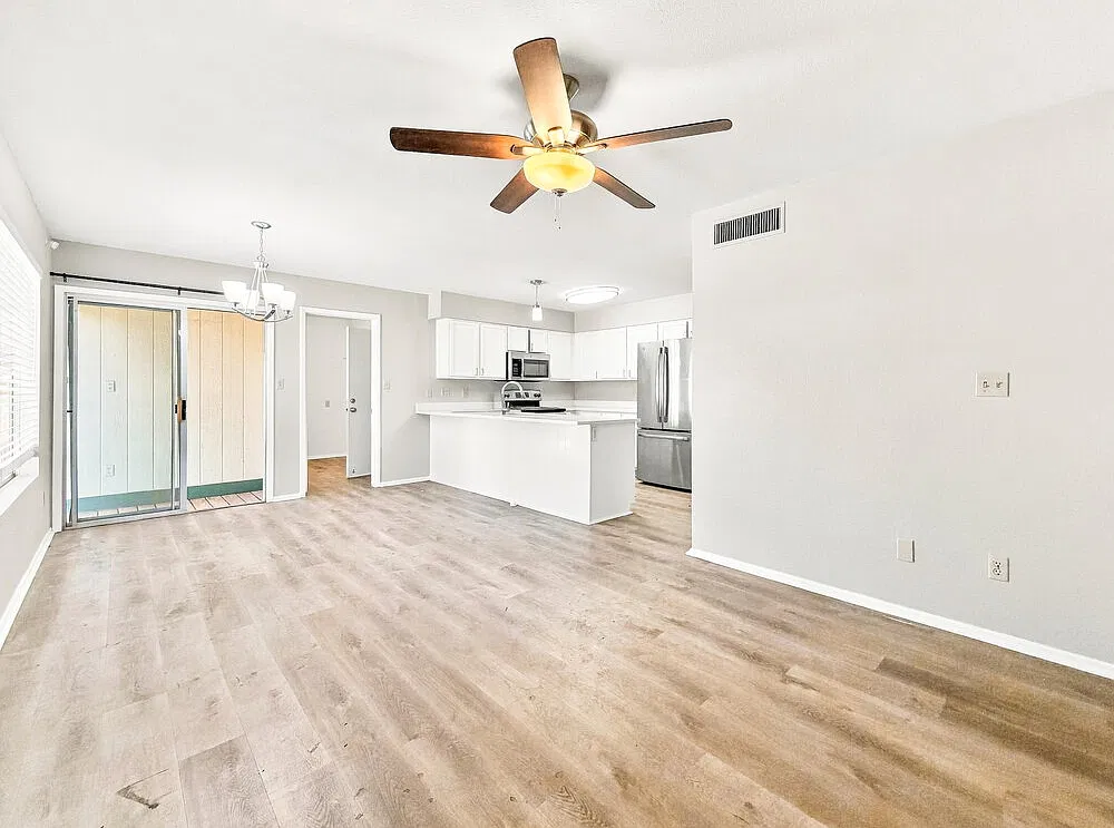 4 bed, 2.0 bath, 1611 sqft, $2,450 — Photo 3