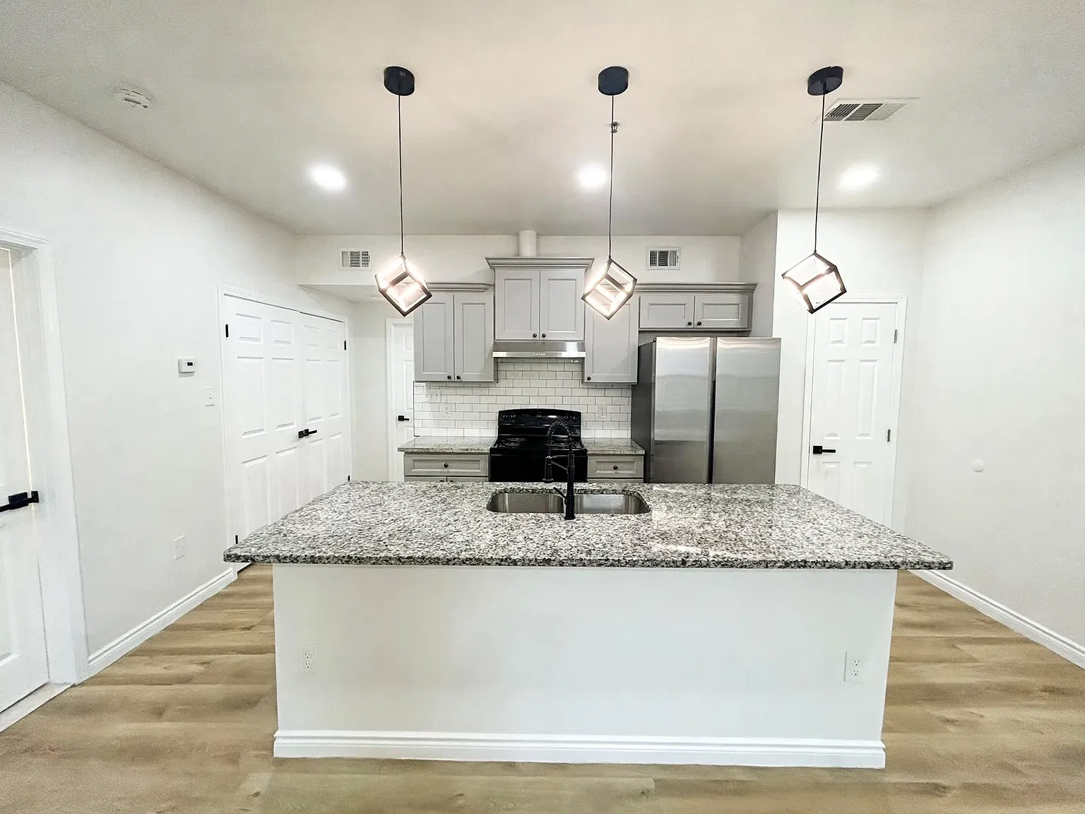 3 bed, 1250 sqft, $1,800 — Photo 4