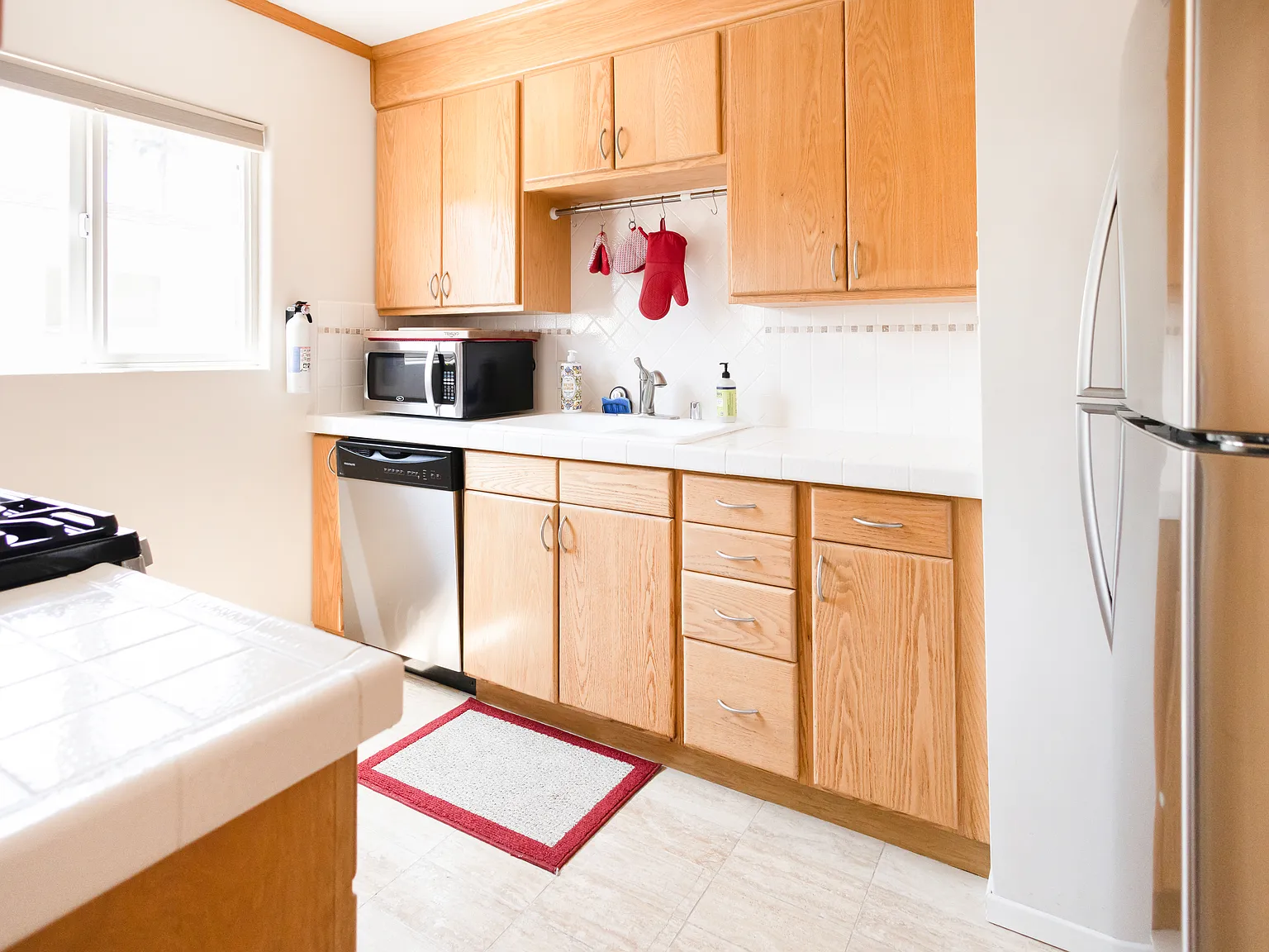 2 bed, 855 sqft, $3,775 — Photo 3
