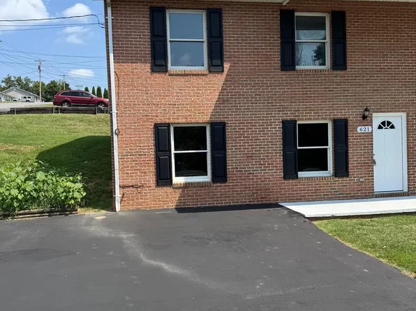 621 Thompson St, Strasburg, VA 22657