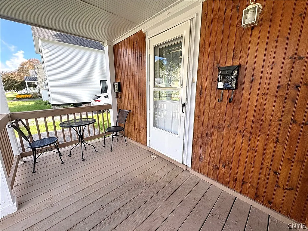 2 bed, 1.0 bath, 1496 sqft, $1,100 — Photo 3