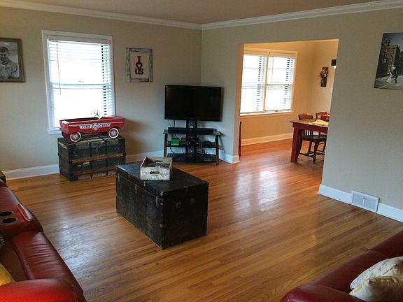 3rd image of 824 N Chicago Ave #2