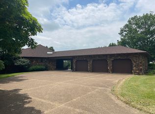 1138 E 425th Rd, Bolivar, MO 65613