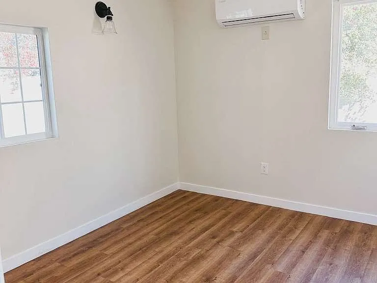 11571 Archwood St — Photo 8