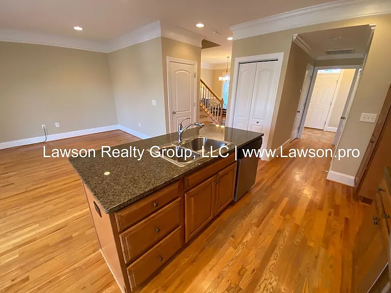 3800 Greenway Dr SW — Photo 13
