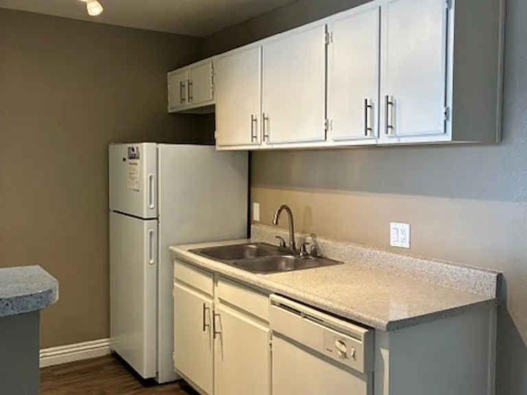 Mandalay Bay Apartments — Photo 71