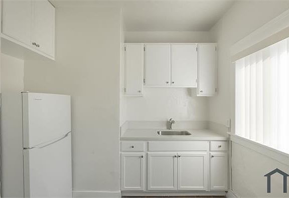 4th image of 4309 S Main St #101