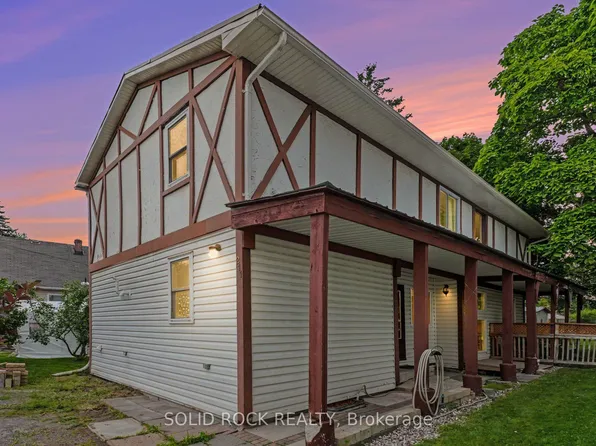211 Bell St, Arnprior, ON K7S 2R5