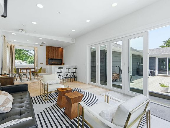 3rd image of 4817 Williamsburg Dr