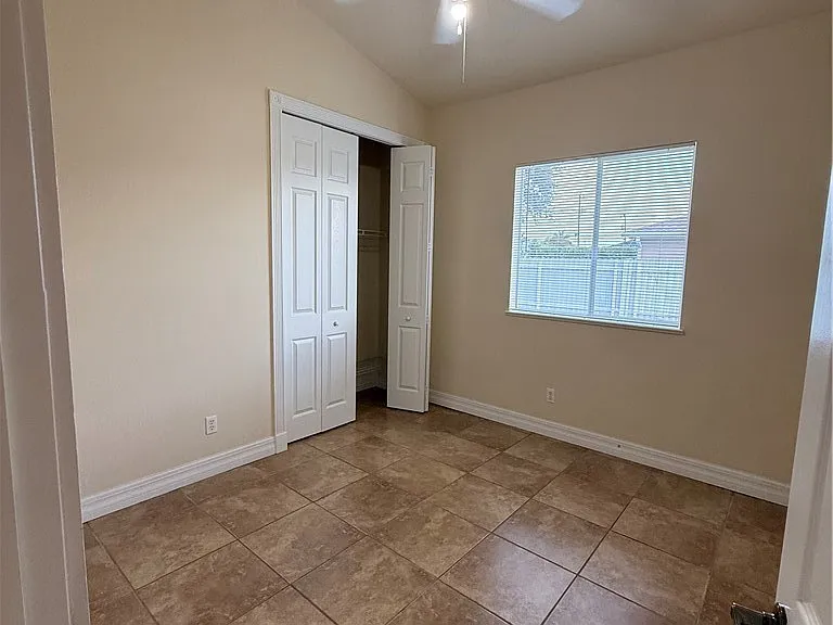 217 NE 21st Pl — Photo 33
