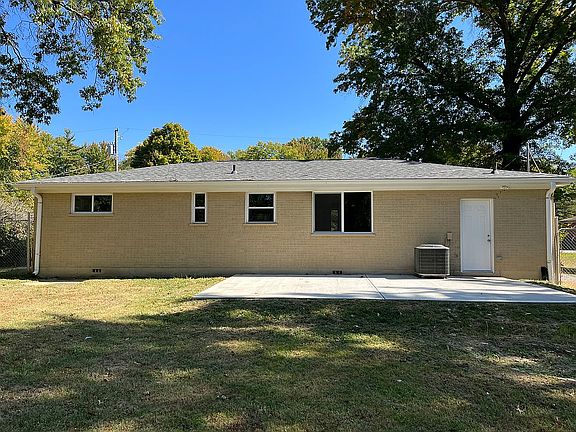 2nd image of 3967 Wilma Ct