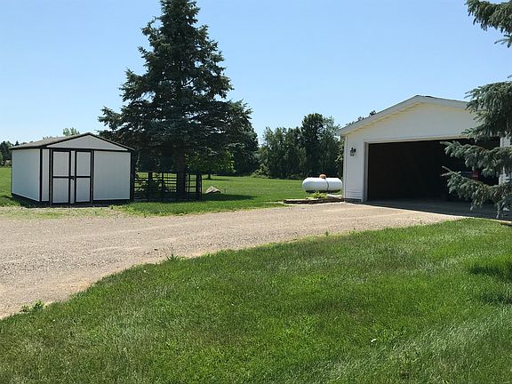 Kitch garden/attached garage