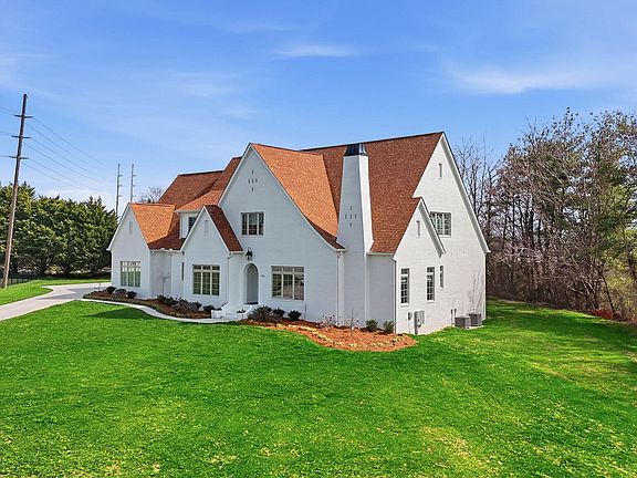 3rd image of 406 Lancaster Ct