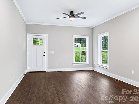 5th image of 110 Orchard St