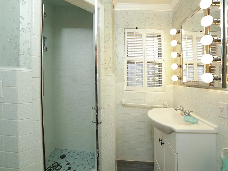 5543 N 7th St — Photo 24