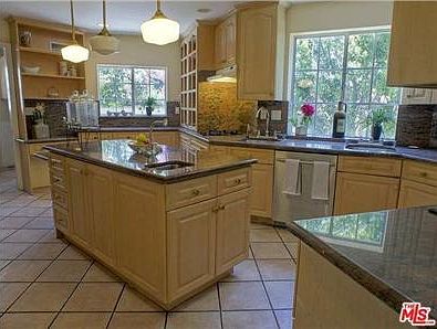 3rd image of 1534 S Doheny Dr