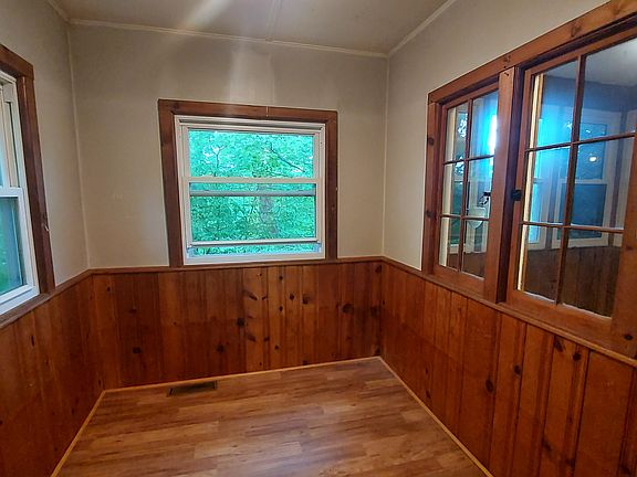2nd image of 36 Claremont Trl