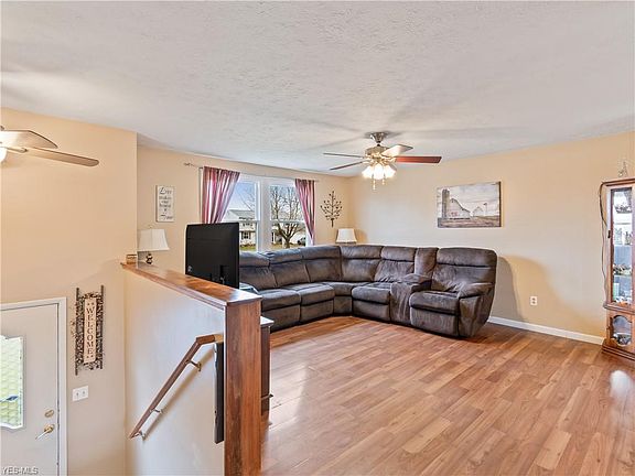 3rd image of 905 Guilford Blvd