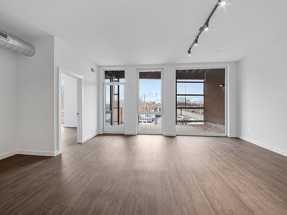 4th image of 100 Chicago Ave #206