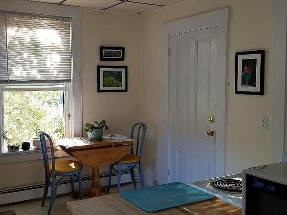 eat in kitchen -rear entry