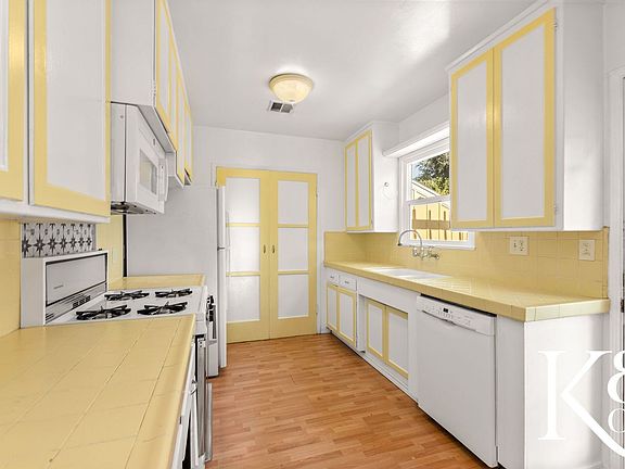 3rd image of 7909 Shoshone Ave