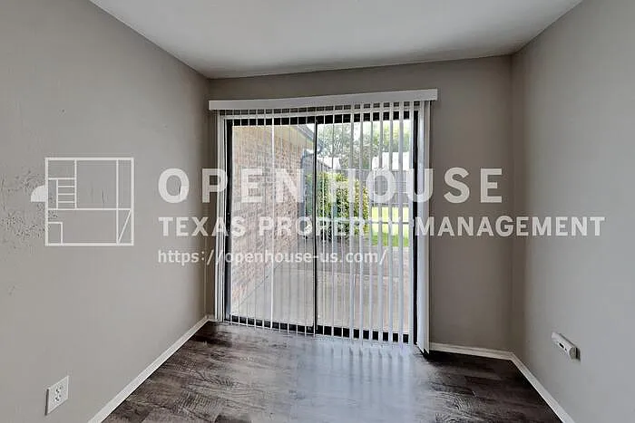 1309 Crestview Dr — Photo 8