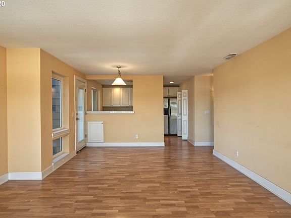 3rd image of 520 SE Columbia River Dr APT 328