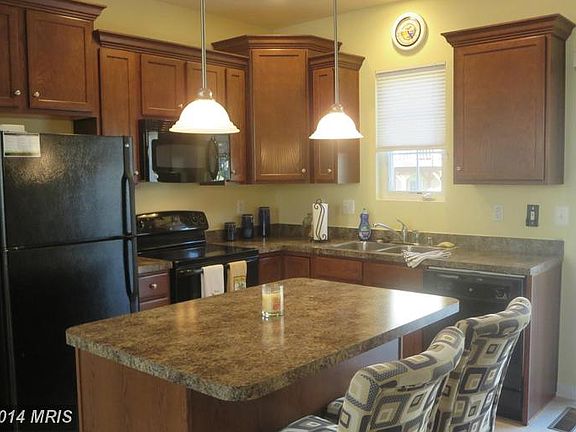 3rd image of 725 Elias Way