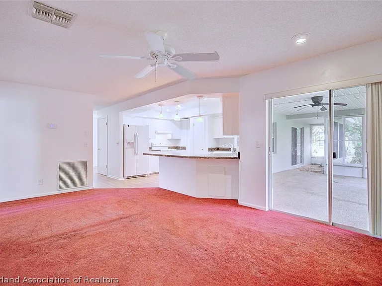 1602 Carrington Ave — Photo 10