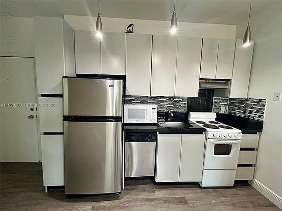 2nd image of 1244 Pennsylvania Ave APT 305