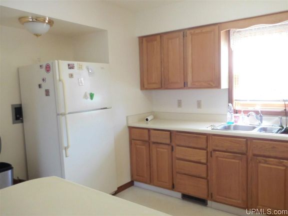 4th image of 518 W Fleshiem St