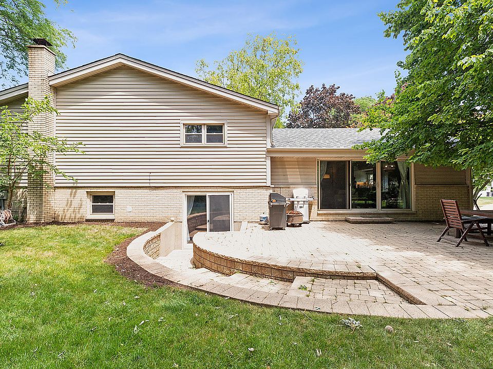2nd image of 2901 Lilac Ln